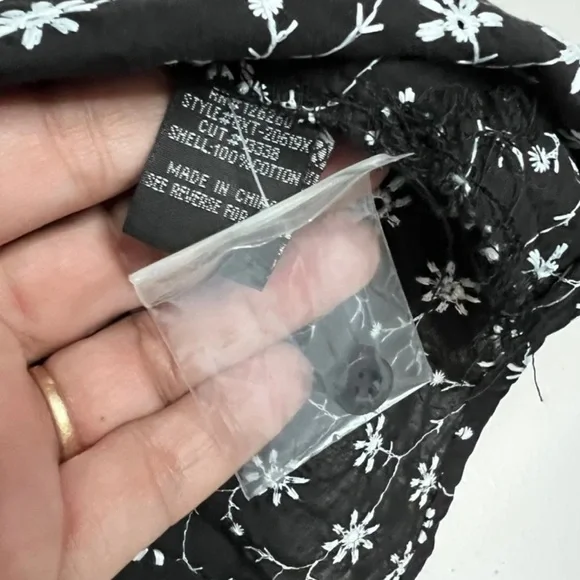 Velvet Heart Oversized Eyelet Embroidered Button  Down Shirt Blouse Size 2X - Picture 9 of 10